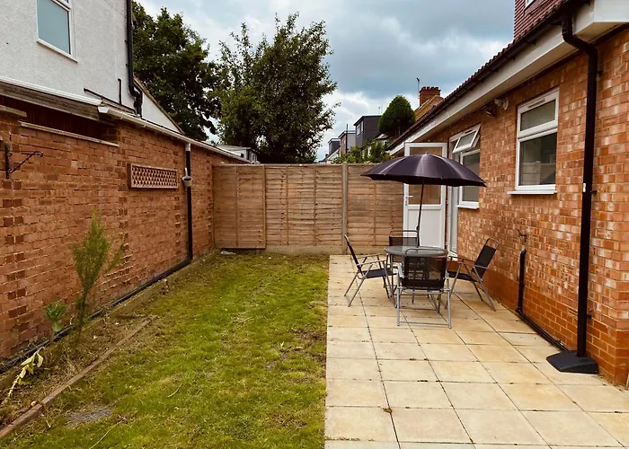 Modern 1-Bed Apt 30Min To Central London & Parking