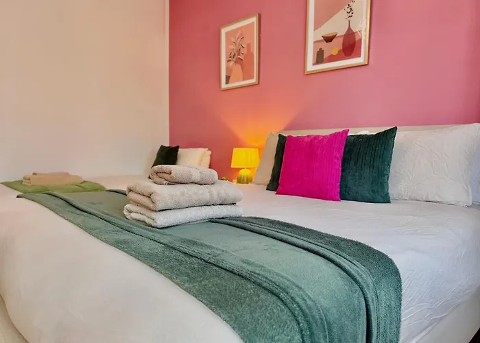 Modern 1-Bed Apt 30Min To Central London & Parking