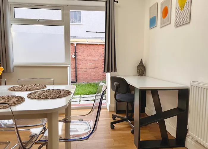 Modern 1-Bed Apt 30Min To Central London & Parking